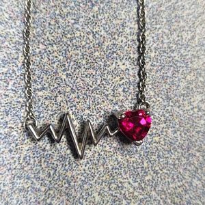 Heartbeat necklace dark pink stone